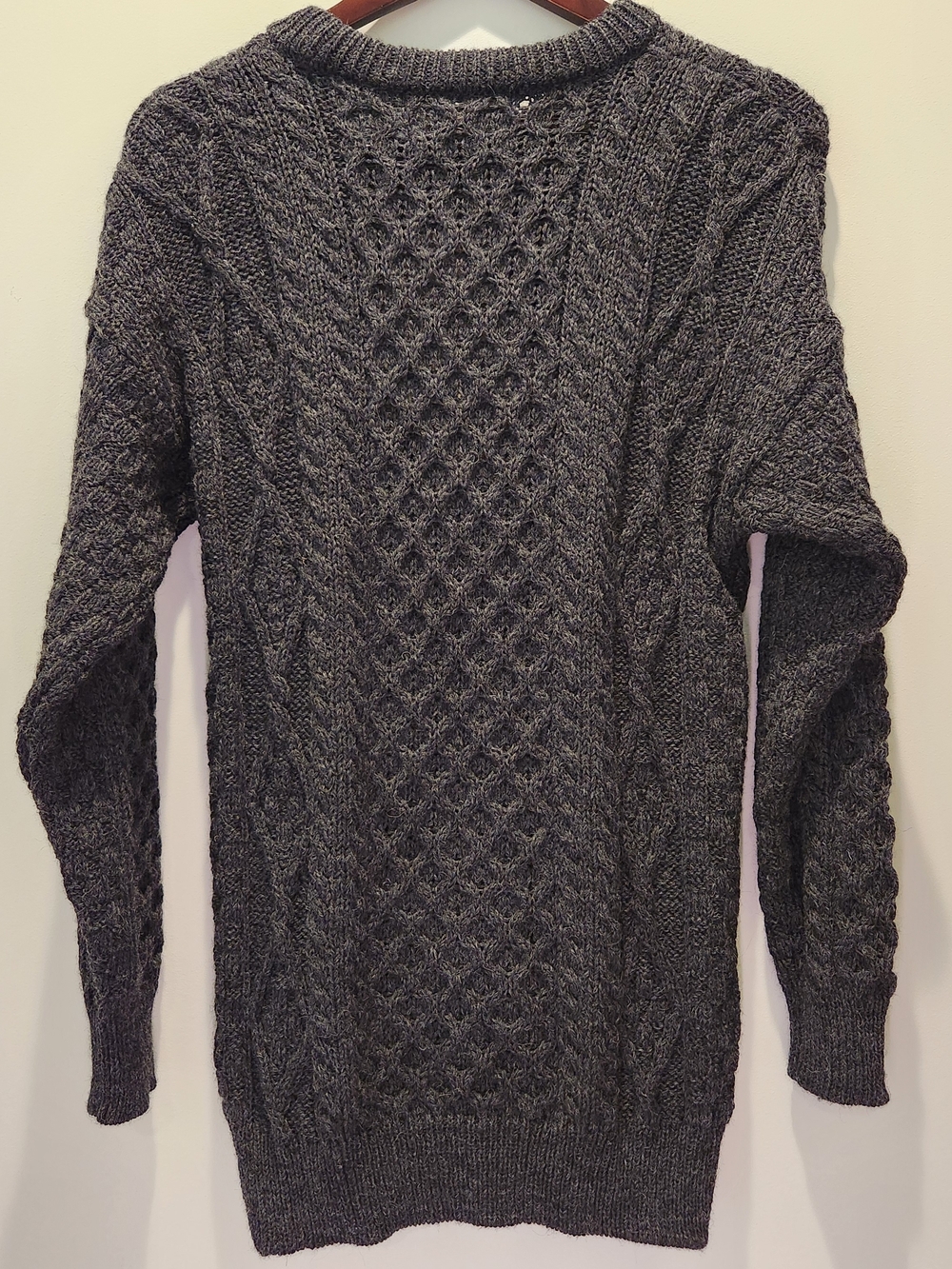 Unisex Aran Traditional Sweater Charcoal Medium 100% Wool From Ireland - Picture 2 of 9